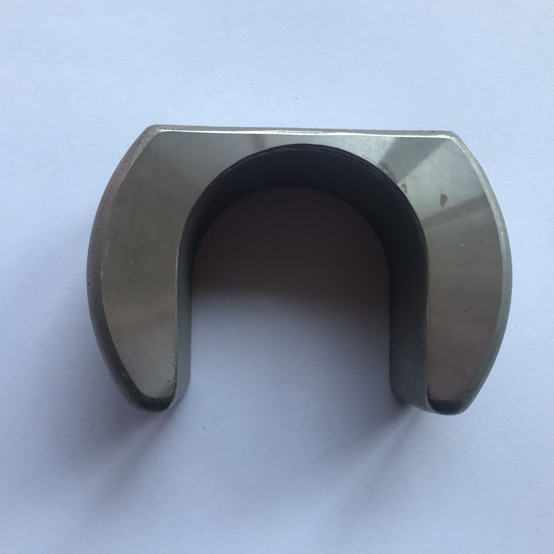 Siyini isizathu se-delamination egobolondweni elenziwe ngesihlabathi sengilazi yamanzi ngesikhathi senqubo yokubumba utshalomali?